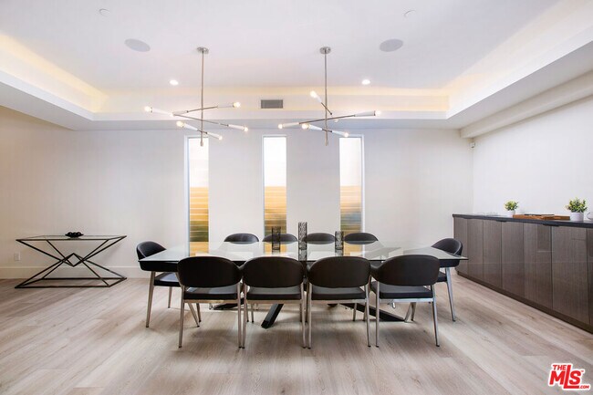 Foto del edificio - 6064 Saturn St