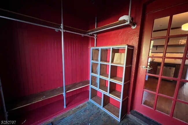 Building Photo - 171 Forest St