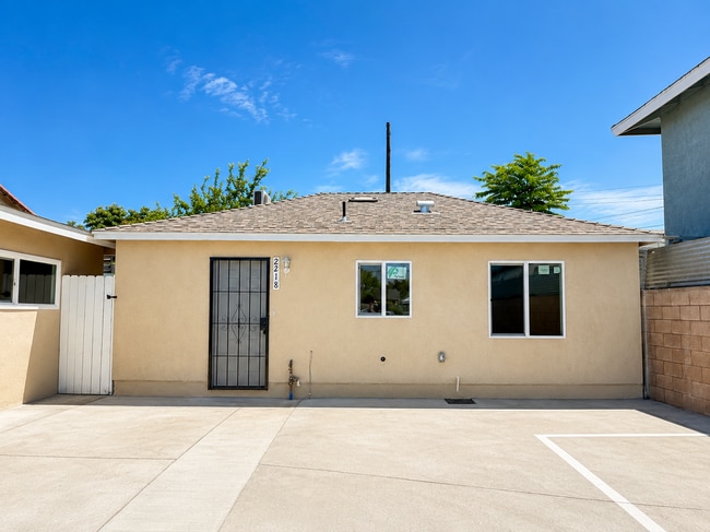 Building Photo - 2218 Continental Ave