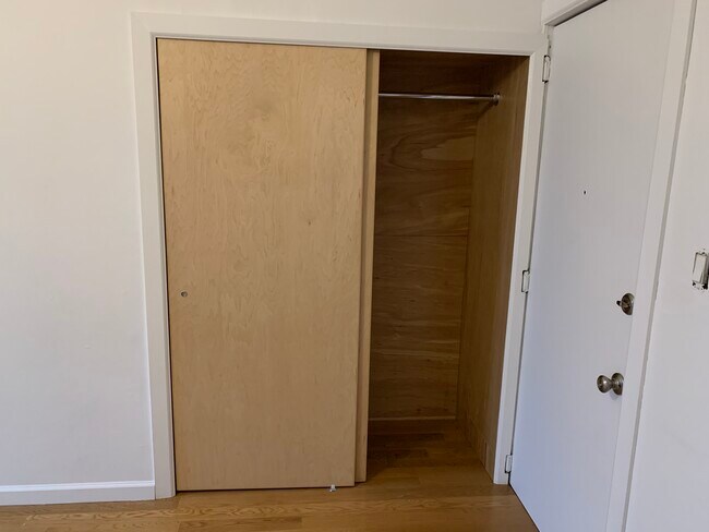 Foto del edificio - 670 Manhattan Ave