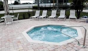 Foto del edificio - 2051 Royal Bay Blvd