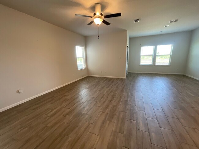 Foto del edificio - Room in Single Family Home on Spinnaker Loop
