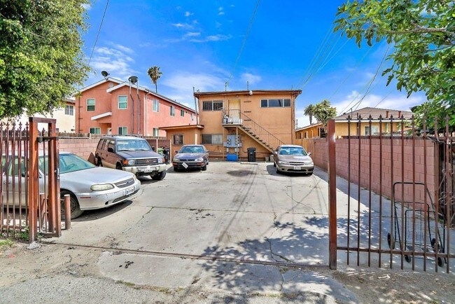Building Photo - 235 W 89th St