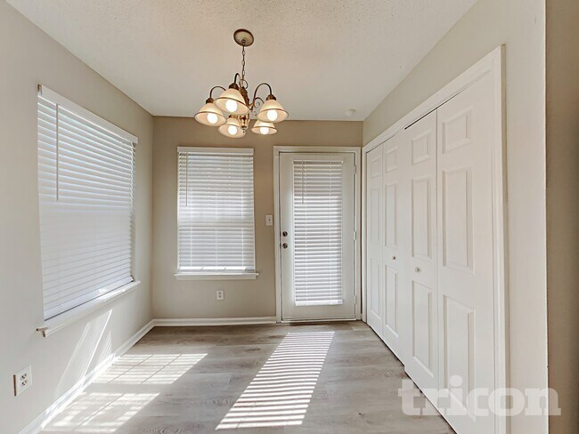 Foto del edificio - 5472 Brickleberry Way