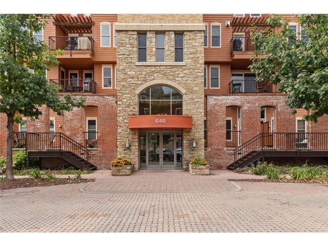 Building Photo - 640 Main St N