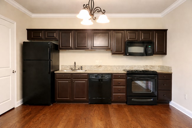 Building Photo - 1BR/1BA Upstairs Unit with Fountain View in Chatsworth Court!