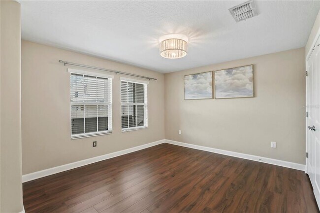 Foto del edificio - 717 N Rome Ave