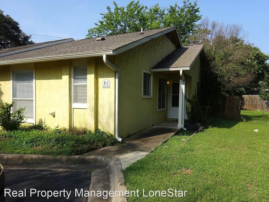 Primary Photo - Lovely Two Bedroom Cottage