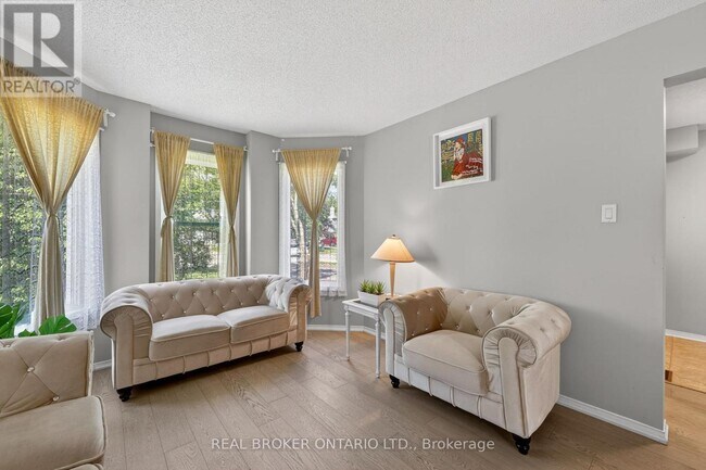 Photo du bâtiment - 1895 Applewood Ave