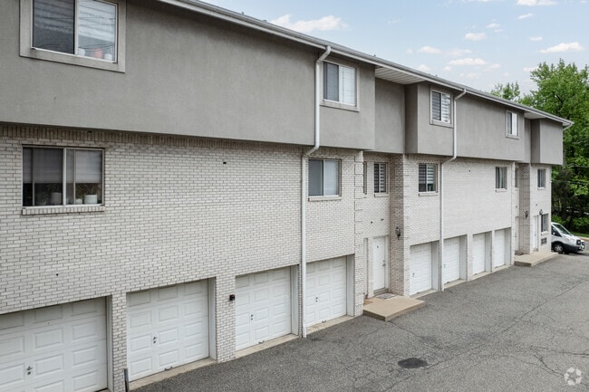 Building Photo - 215 Riverview Ave