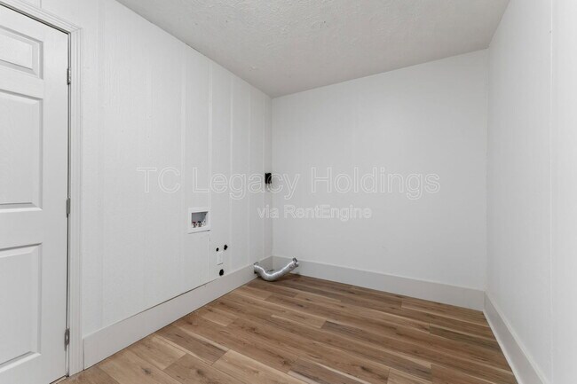 Building Photo - 301 Chew St