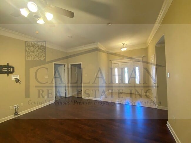 Building Photo - Base Meadows 4 bedroom