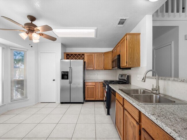 Foto del edificio - 16311 Salinas Ln