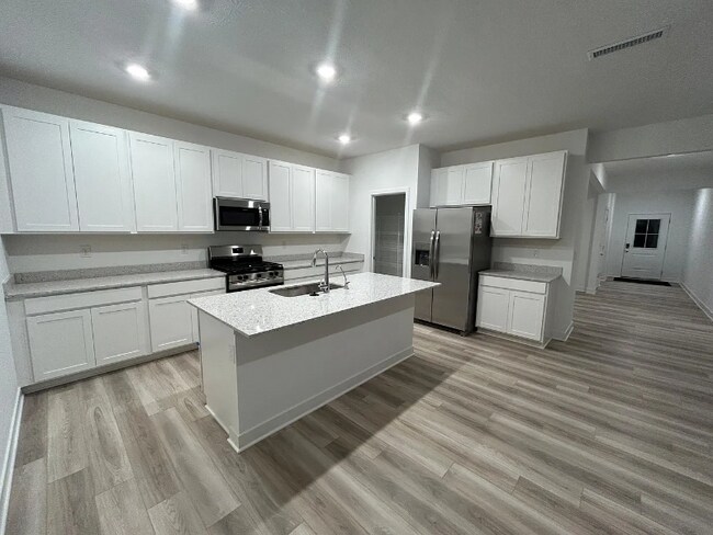 Foto del edificio - 7307 Darley Ln