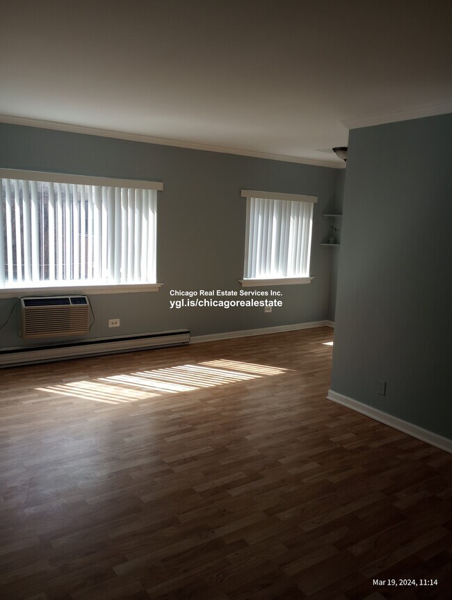 Foto del edificio - 3825 N Pine Grove Ave
