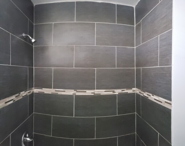 Shower - 519 Venice Way