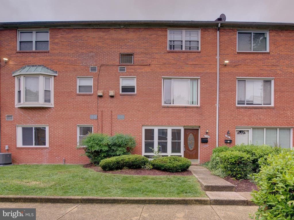 Primary Photo - 1749 Addison Rd S