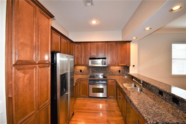 Building Photo - 58 Briar Hollow Ln