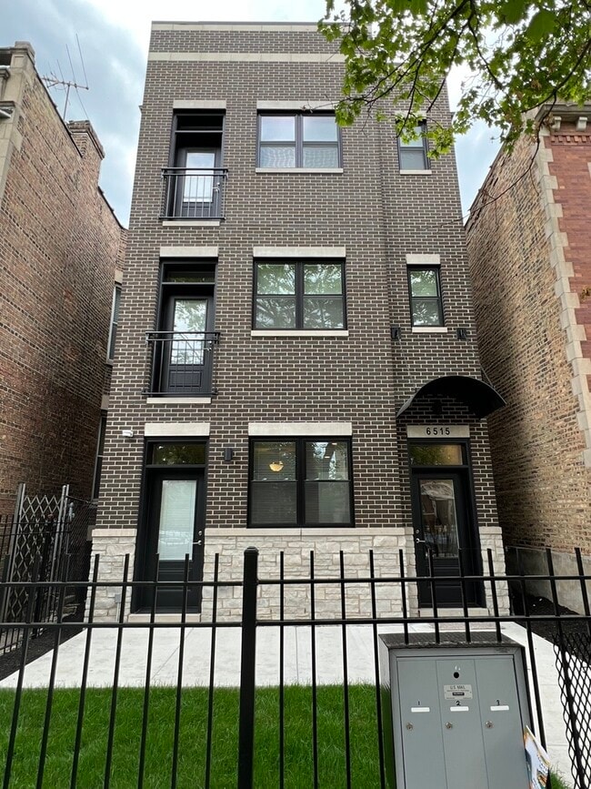 Building Photo - 6515 S Greenwood Ave