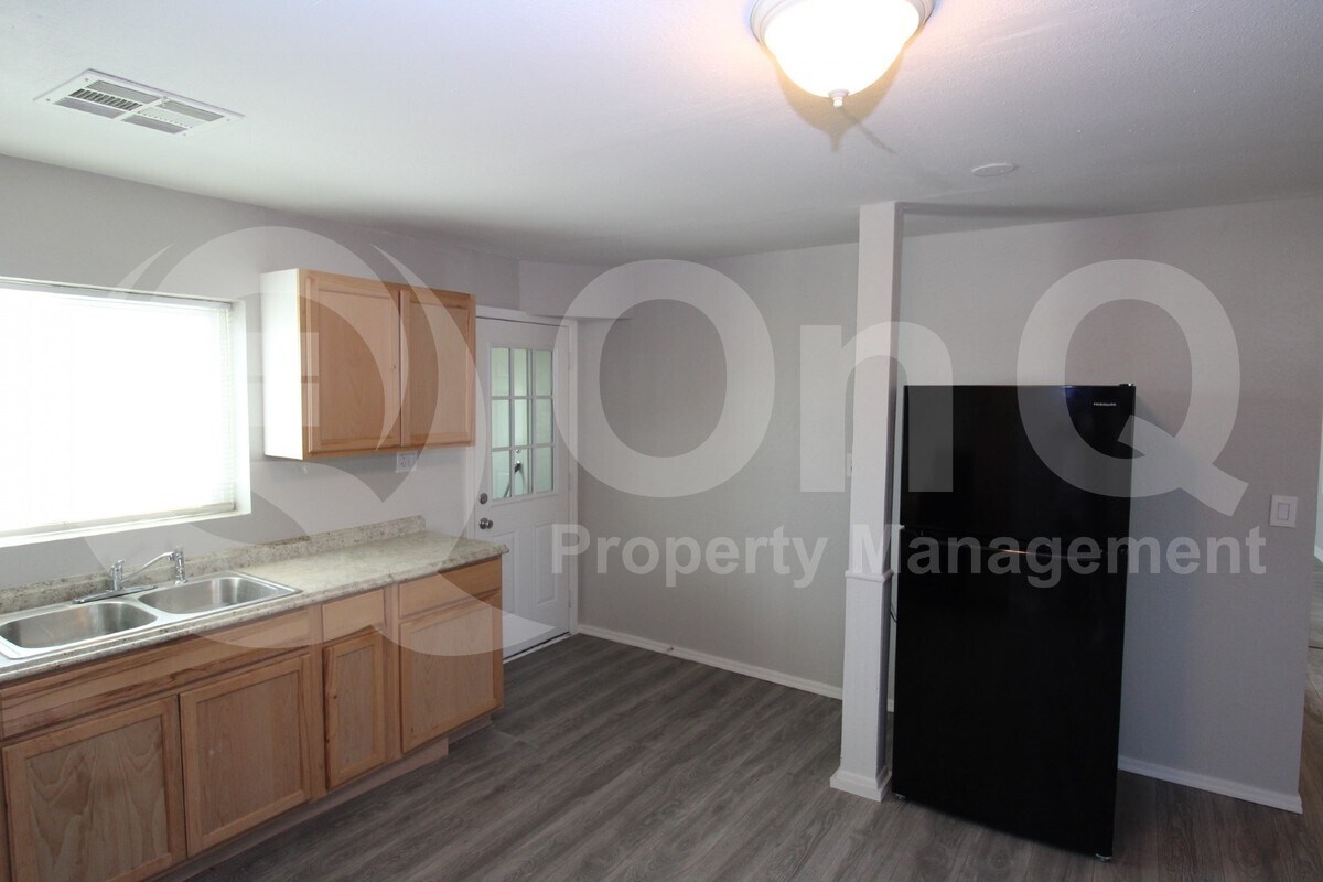 Primary Photo - 515 W 13th St