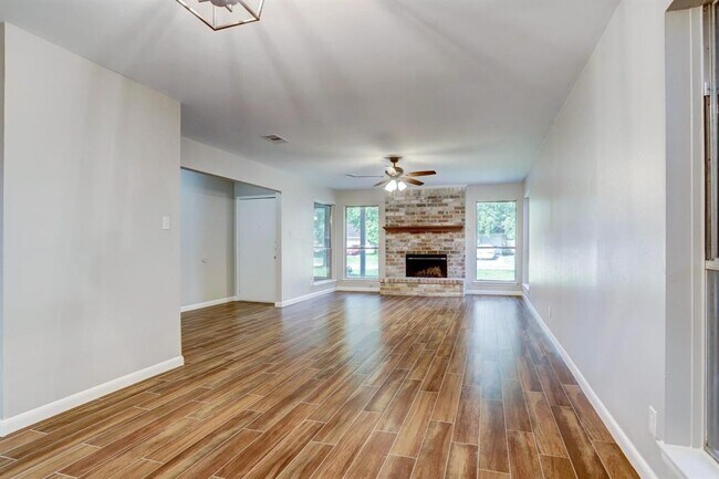 Building Photo - 24118 Spring Towne Dr