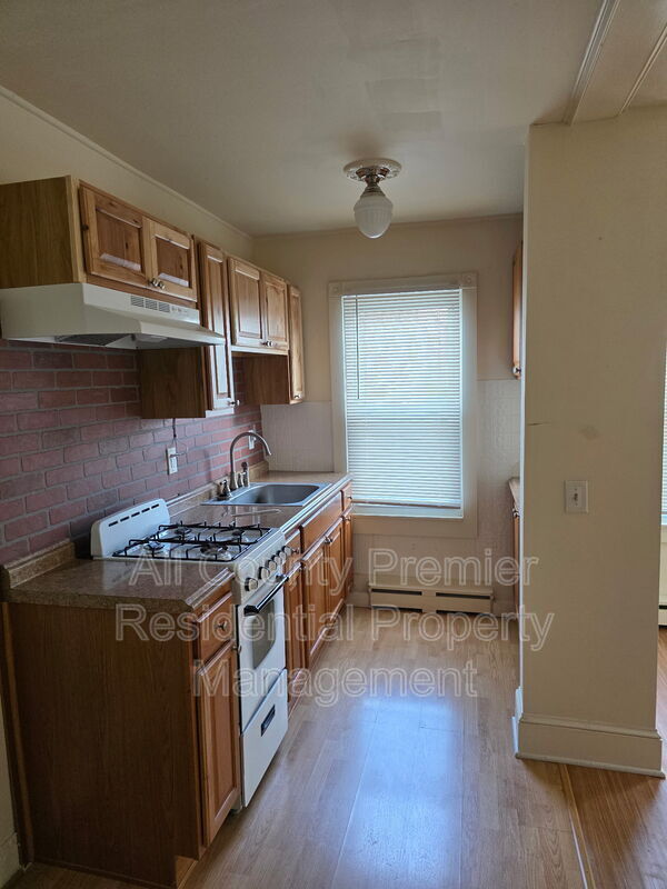 Building Photo - 4 Henshaw Ct