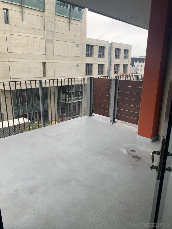 Foto del edificio - 350 11th Ave