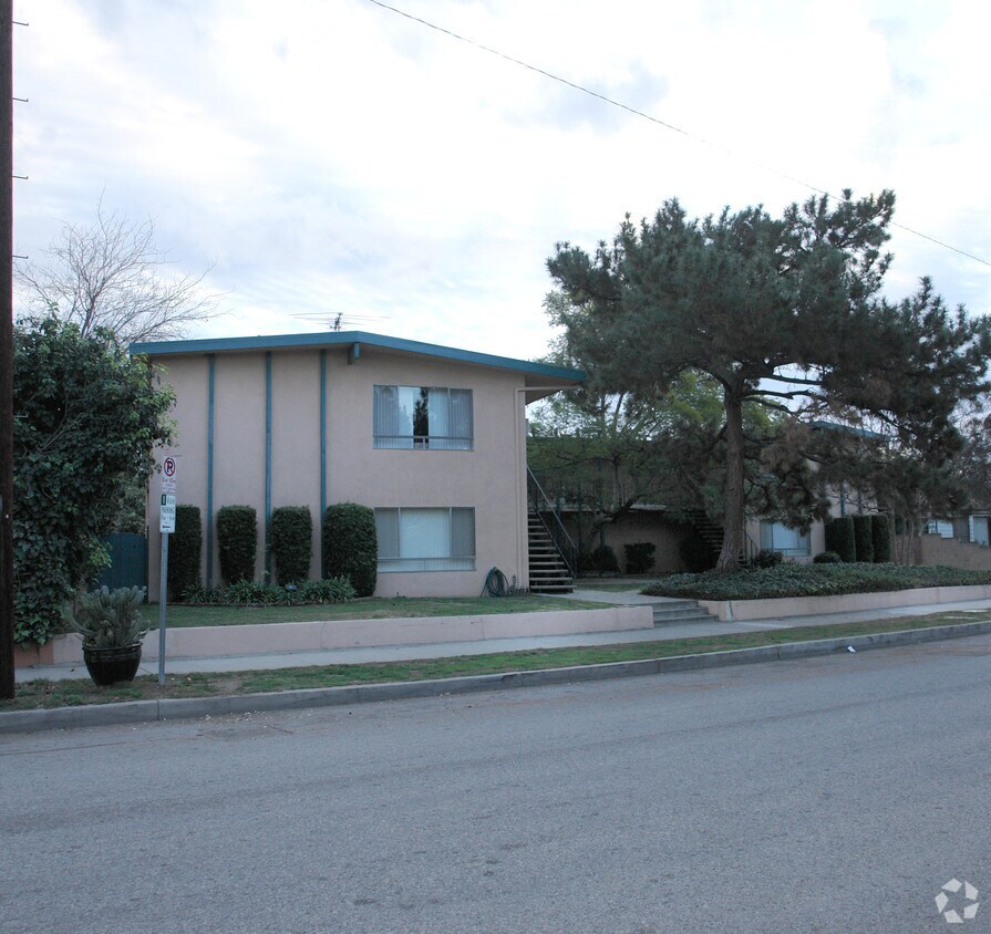 árbol obstruction - 5550 Denny Ave
