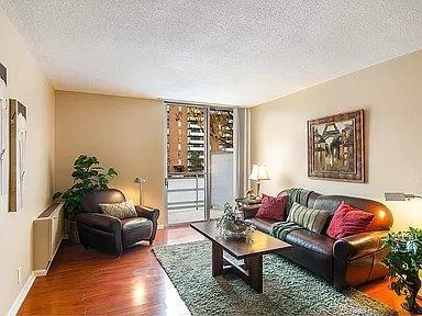 Foto del edificio - 2500 S York St