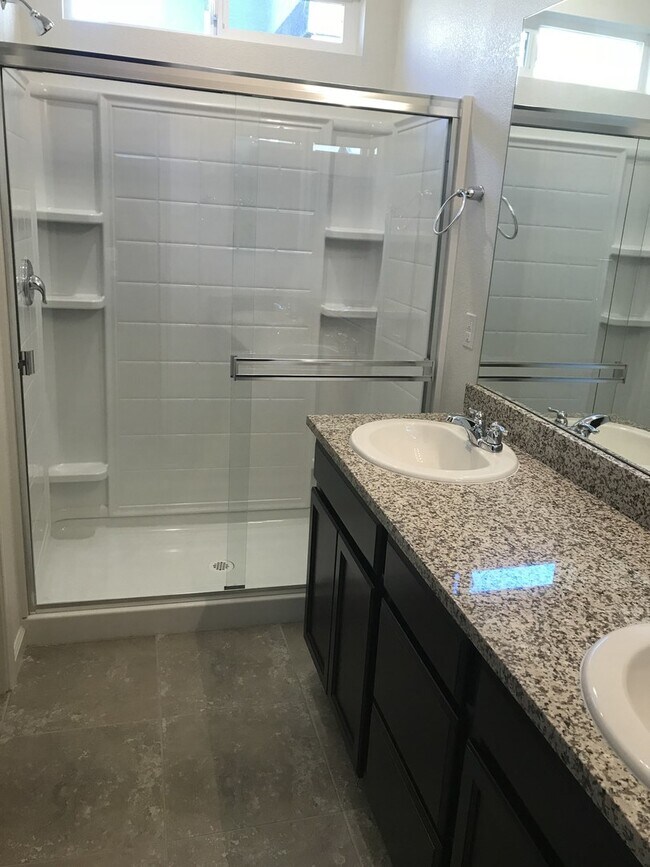 Foto del edificio - Beautiful Newly Built 3 Bedroom Home in Sp...