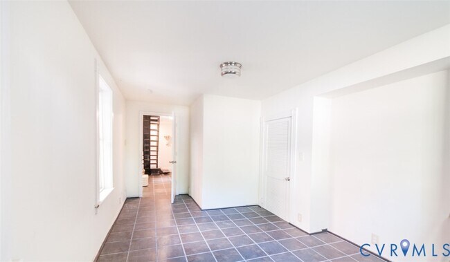 Foto del edificio - 407 W Clay St