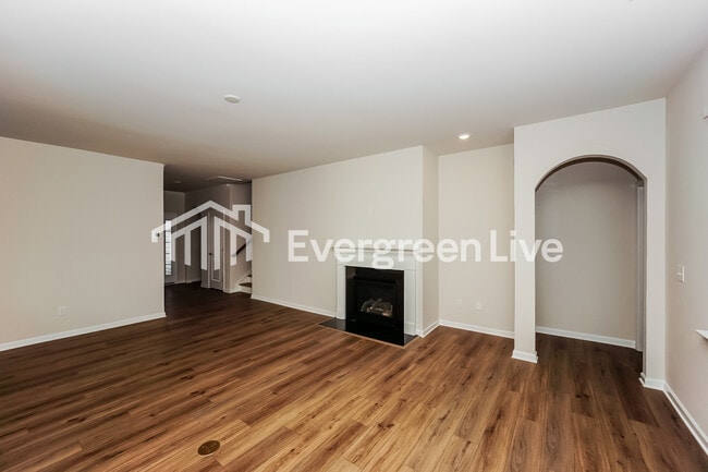 Building Photo - 6460 Fairfax Ct