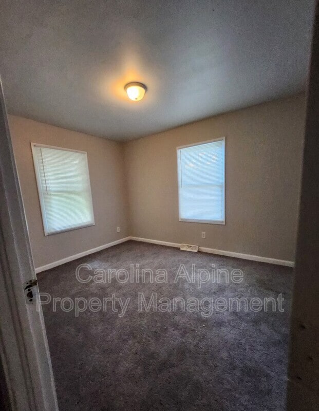 Building Photo - 607 Glenn St