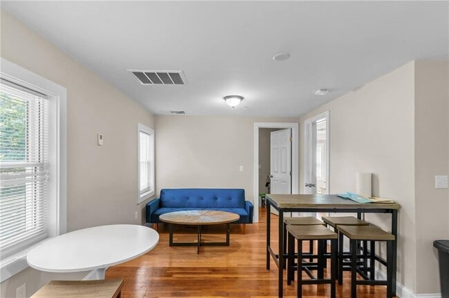 Foto del edificio - 16 Brinley St