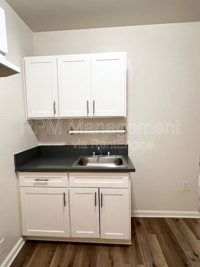 Building Photo - 619 Normandie Ave