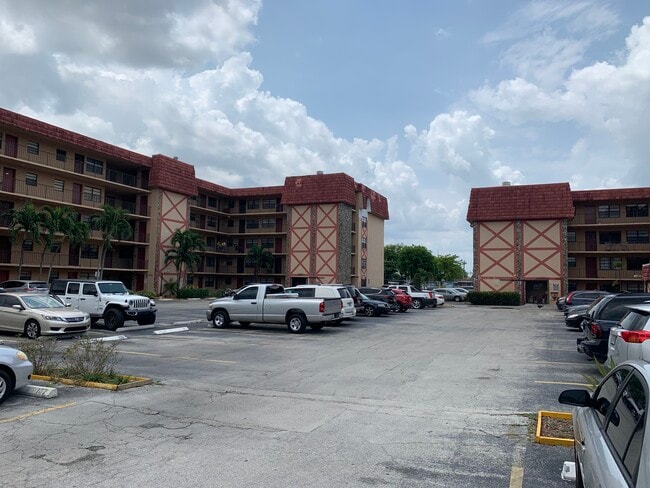 Building Photo - 1335 W 68th St