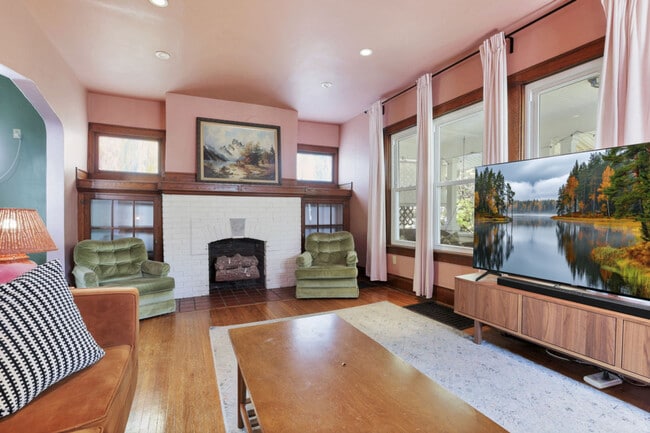 Building Photo - 97 W Como Ave