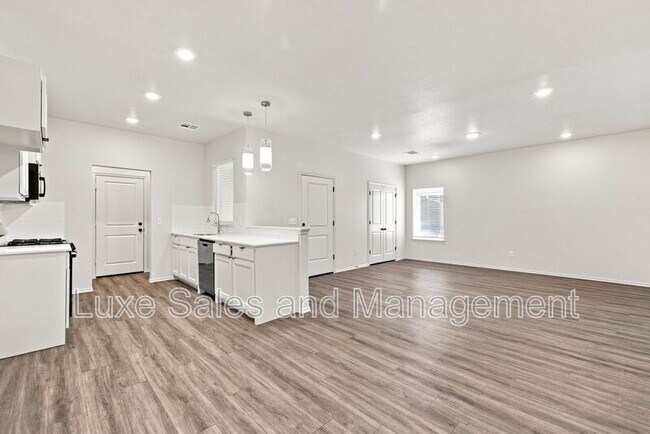 Foto del edificio - 10912 Oak Hollow Dr