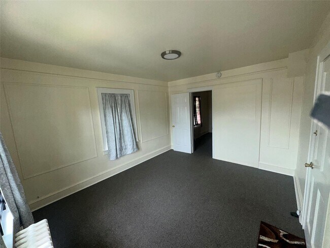 Building Photo - 14 Van Cott Ave