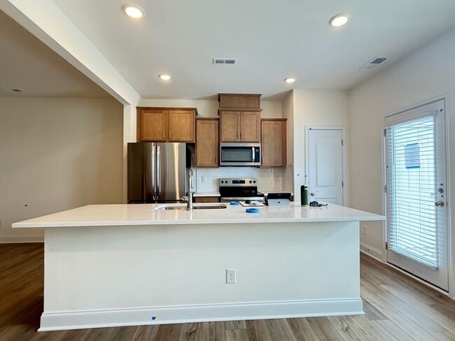 Foto del edificio - 3 Bedroom One Garage Single Family