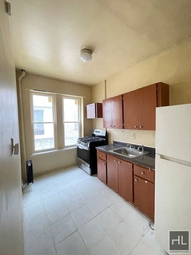 Building Photo - 888 Belmont Ave