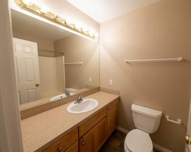 Building Photo - 2437 Brandon Dr