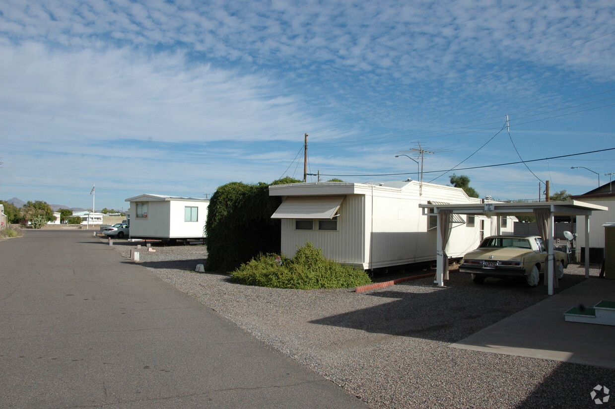 Building Photo - Primrose Estates