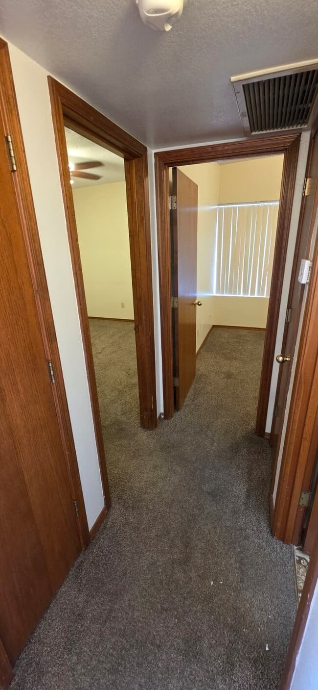 Building Photo - 24 N Mesa Dr