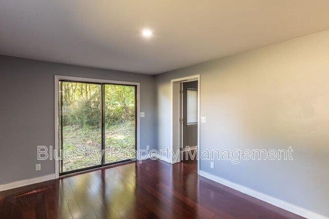 Building Photo - 1100 Wolf Trap Rd