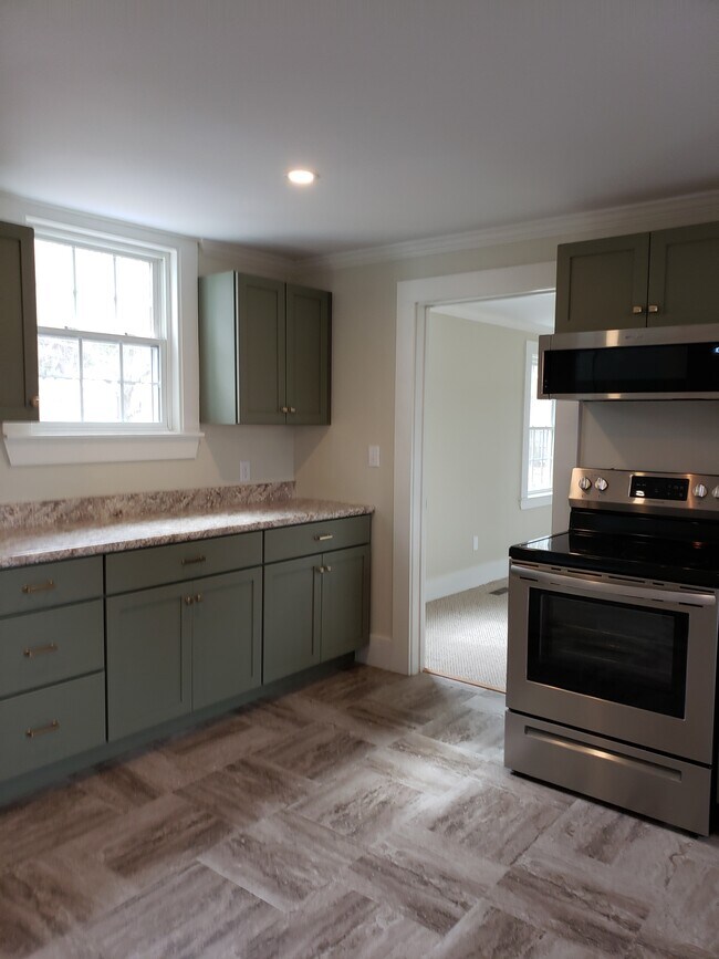 Kitchen - 160 Lafayette Rd