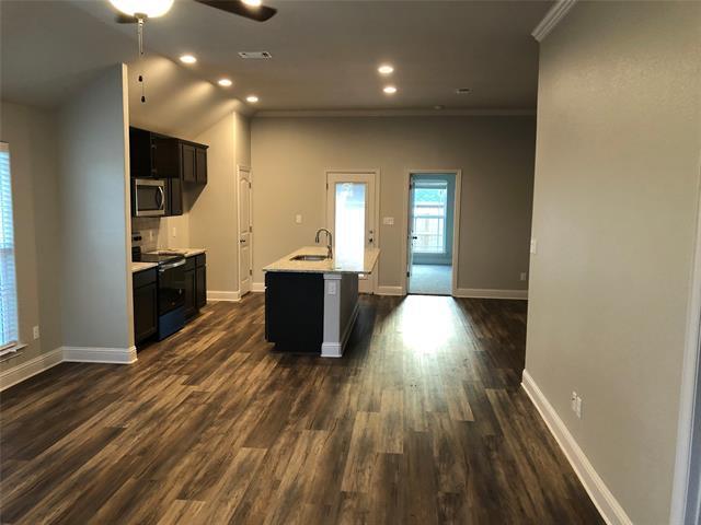 Building Photo - 1402 Saratoga Dr