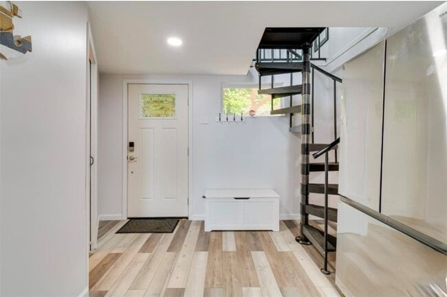 Building Photo - 182 Lake Bluff Rd