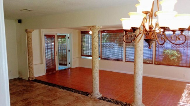 Building Photo - 12835 Indian Rocks Rd