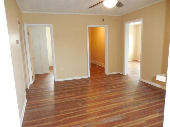 Building Photo - 2BR Remodeled House Hollidaysburg